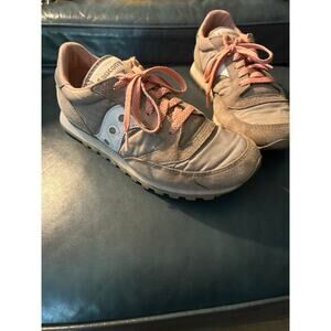 Saucony Jazz Low Pro Women’s 8.5 Gray & Coral Sneakers